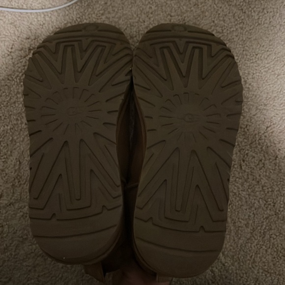 Chestnut uggs - Picture 3 of 3